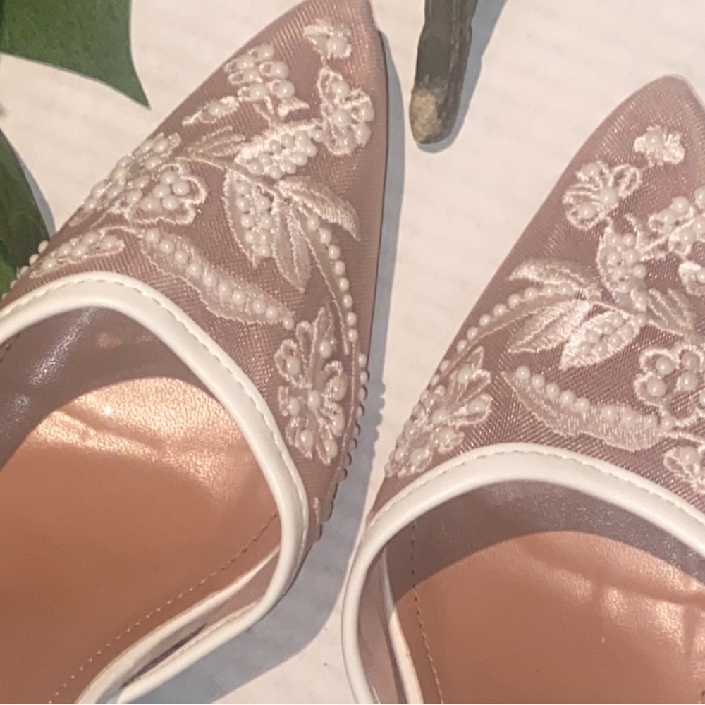 Chic Embroidered Floral Mules in Cream and Tan - Picture 2 of 9